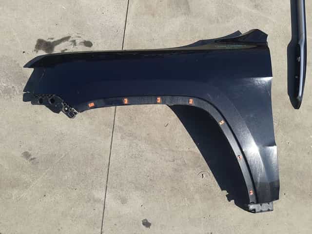 aripa stanga fata  jeep grand cherokee 4 wk wk2 2012