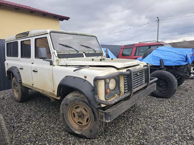 Dezmembrez Land rover Defender 90,110 si 130