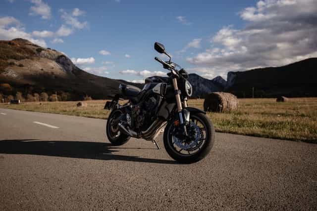 HONDA CB650R E-Clutch 2024