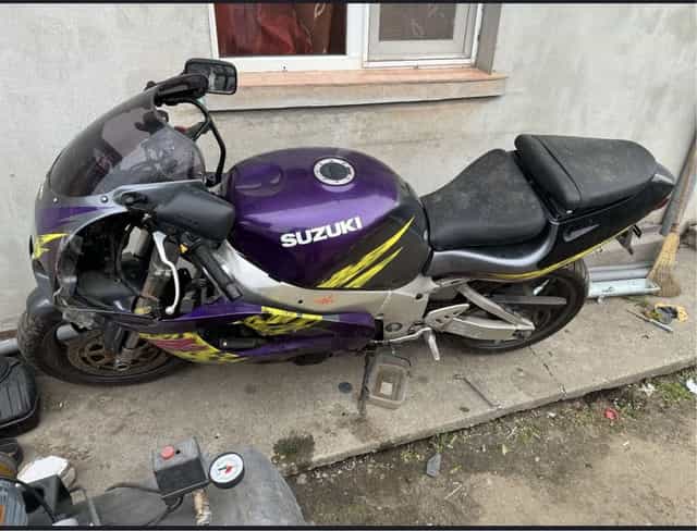 Dezmembrez Suzuki Gsxr Srad 750