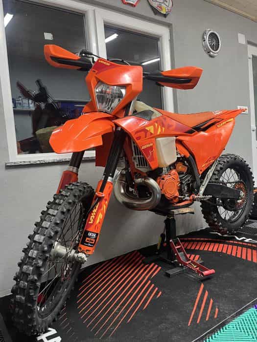 Ktm 300 sixdays 2025
