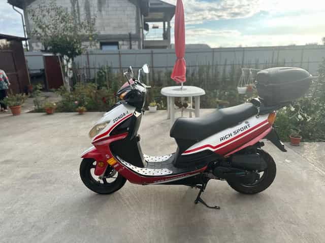 Vând scuter Rich sport