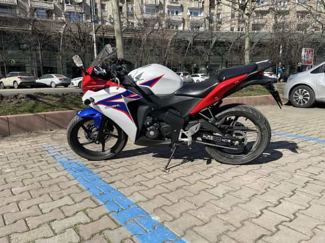 Honda CBR 125R 2011