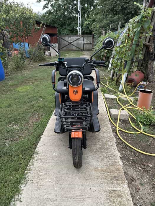 Vand triciclu electric cu garantie