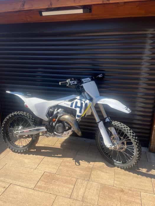 Vând motocross husqvarna tc 125