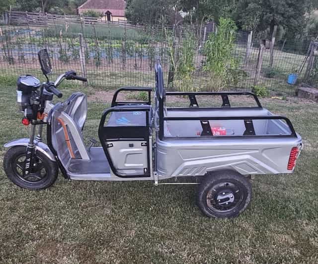 Triciclu electric cu bena basculabila