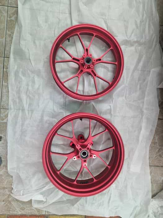 Aprilia RSV4 factory piese ( nu kawasaki yamaha honda suzuki )