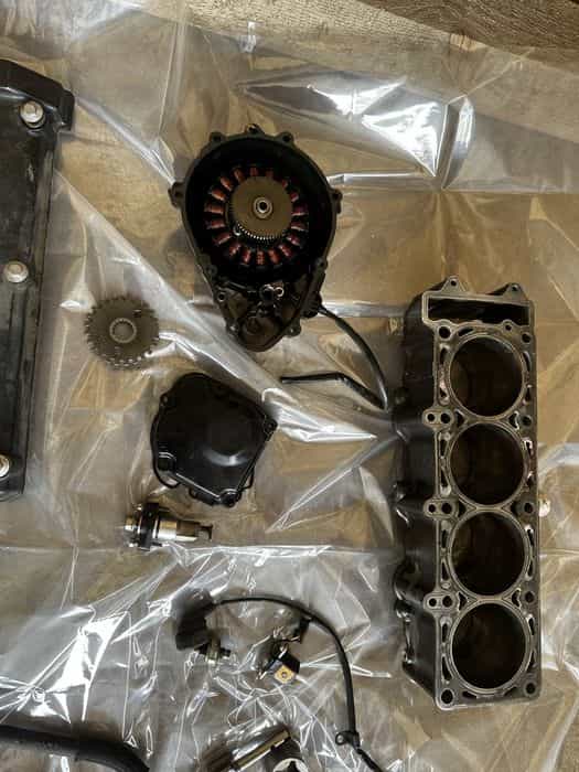 Piese motor/propulsor kawasaki Z1000 gen1