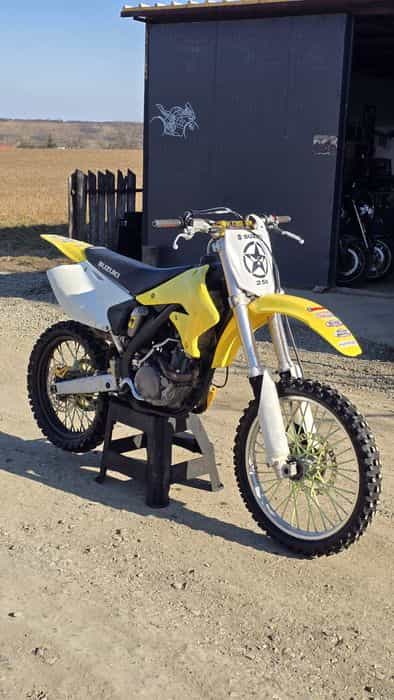 Motocross Suzuki RMZ 250 4 timpi