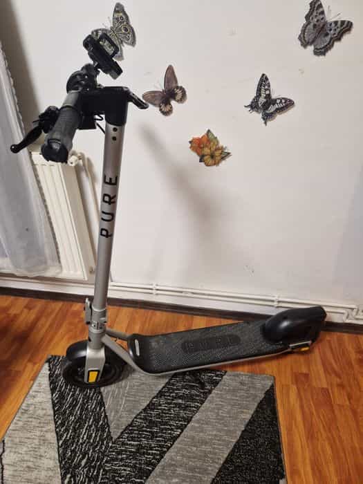 Vind trotineta Pure stare foarte bună folosita foarte puțin