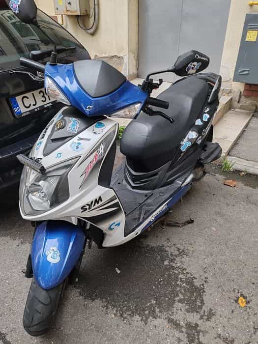 Vand scuter sym jet 4 limitat 25 km/h nu necesita permis