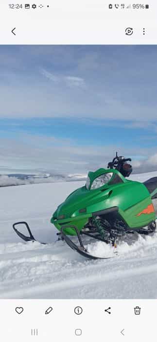 Vând snowmobil artic cat M7