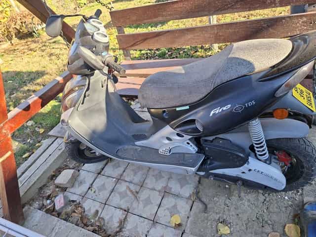 Scuter pe benzina de 49 cm