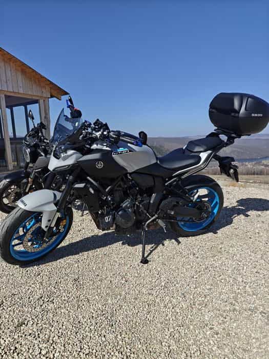 Yamaha MT-07 2025 cu garantie + quick shifter + suport + topcase + ...