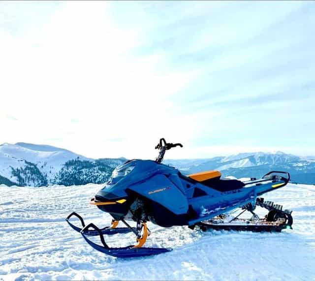Snowmobil Ski-Doo Summit-X 850 E-Tech senilă 154 model 2022