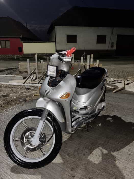 Vand piaggio liberty 80 in stare buna