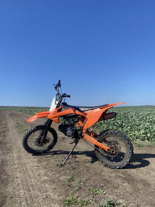 Se vinde cross (cu motorul desfacut)