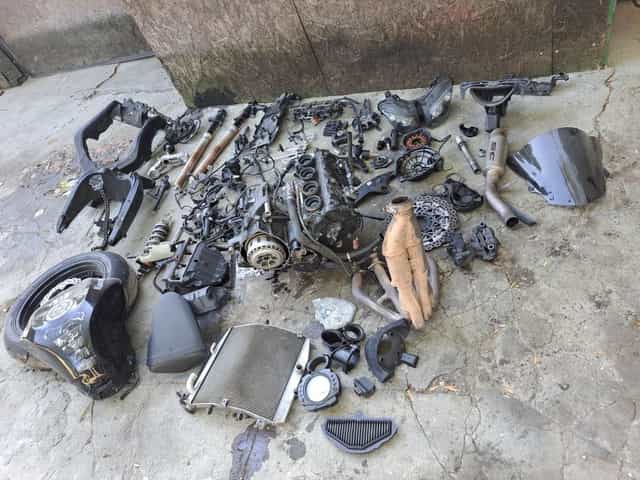 Vând piese kawasaki zx10r/2009