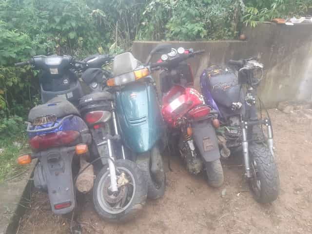 Scutere pentru piese sau de restaurat, nu dezmembrez.