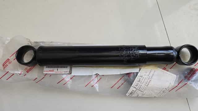 Amortizor spate nou OEM Toyota Hilux, 4Runner  - Cod 48531-80517