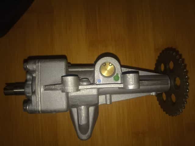 Se vinde pompa ulei Polaris Rzr