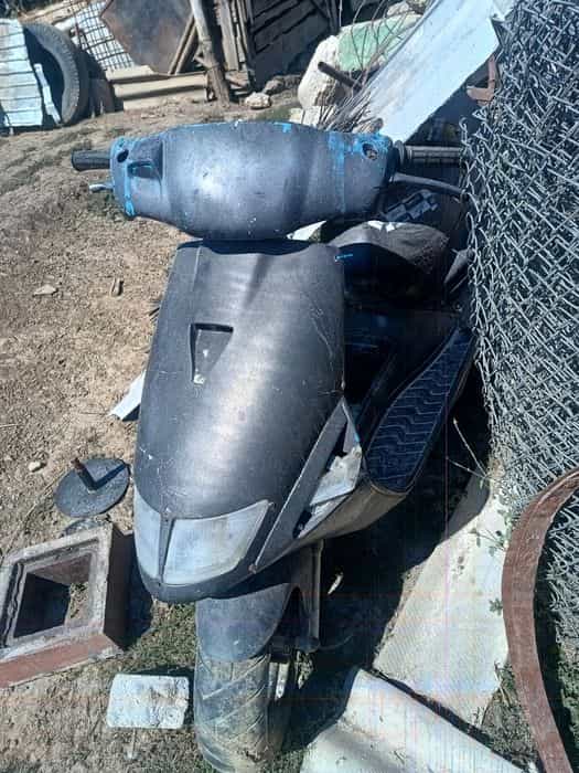 Vând scuter Aprilia sr50