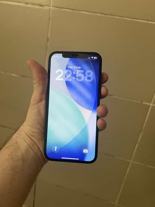 Vand Iphone 12 impecabil