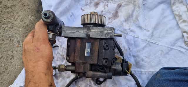 Vând pompa înaltă presiune Land Rover Discovery 3 2.7