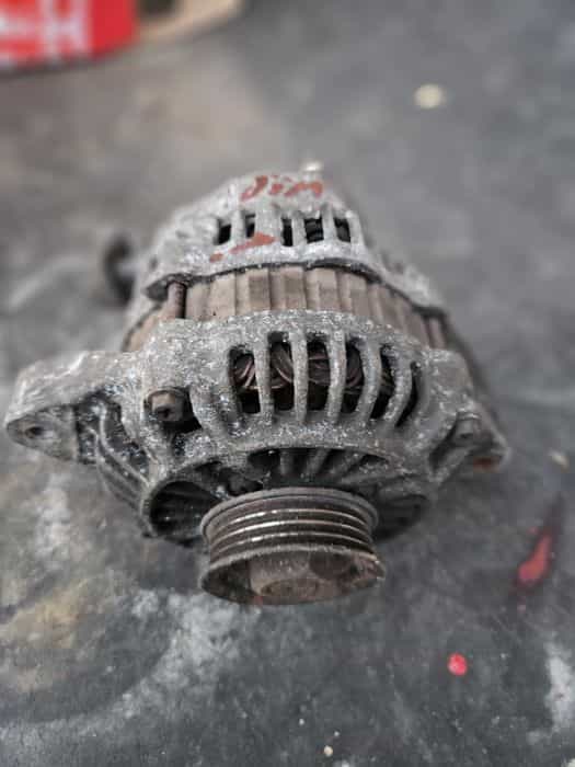 Alternator Suzuki Jimny decât alternator nu am alte accesorii piese
