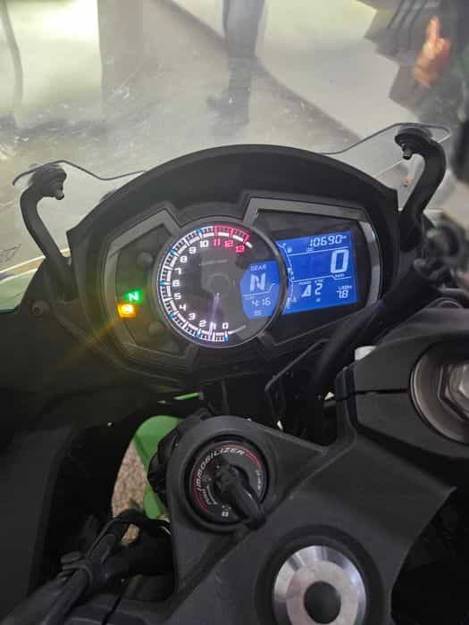 Motocicleta Kawasaki z1000sx