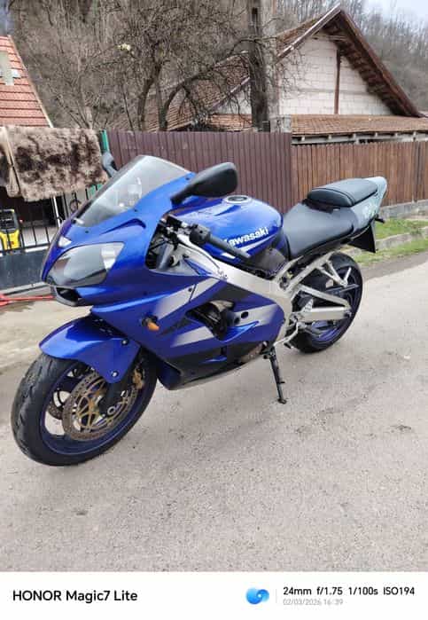 Vând Kawasaki zx9r an 2002 stare perfecta...original 3000 euro fix