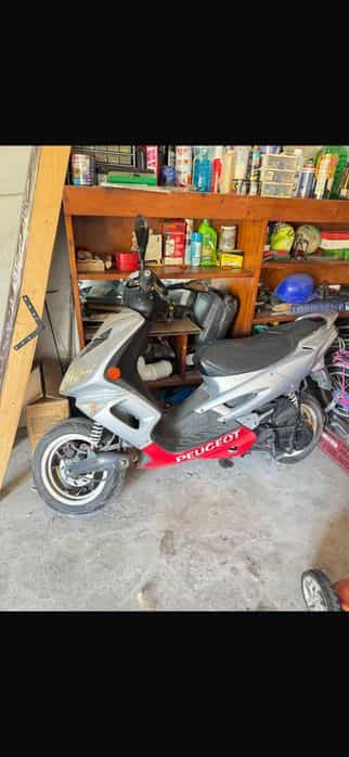 De vanzare scuter peugeot
