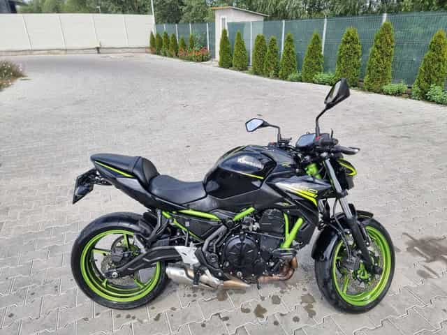 Motocicleta Kawasaki Z650 A2