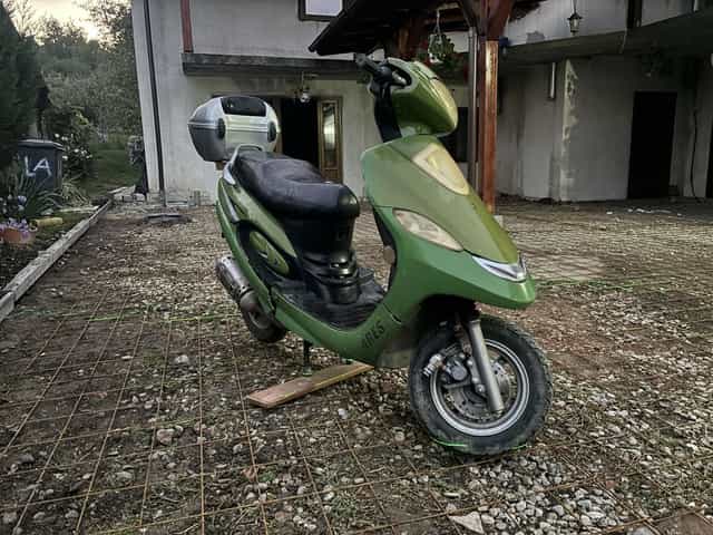 Vand scuter in stare bun