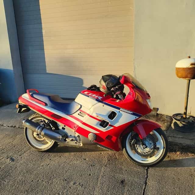 Honda cbr1000f hurricane