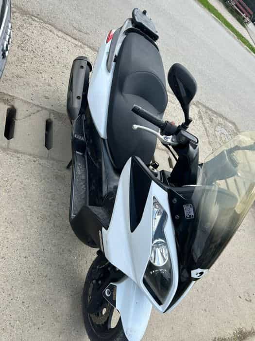 Vând kimiko downtown 300i Abs 2010 defect are o bătaie și nu mai trage