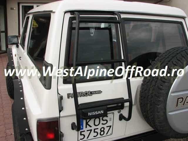 Scara Nissan Patrol Y60 din OTEL pentru usa din spate