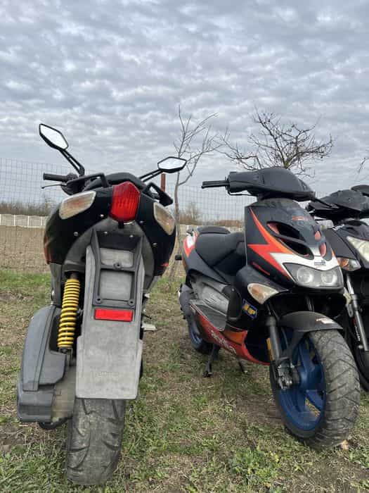 De vanzare 4 scutere