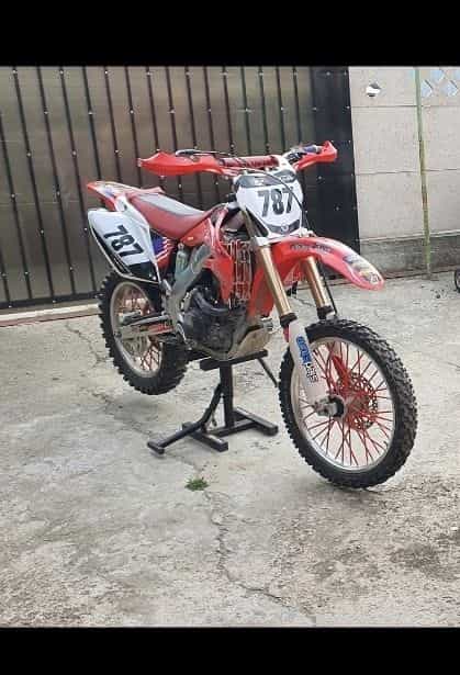 Vând Honda crf 250 r