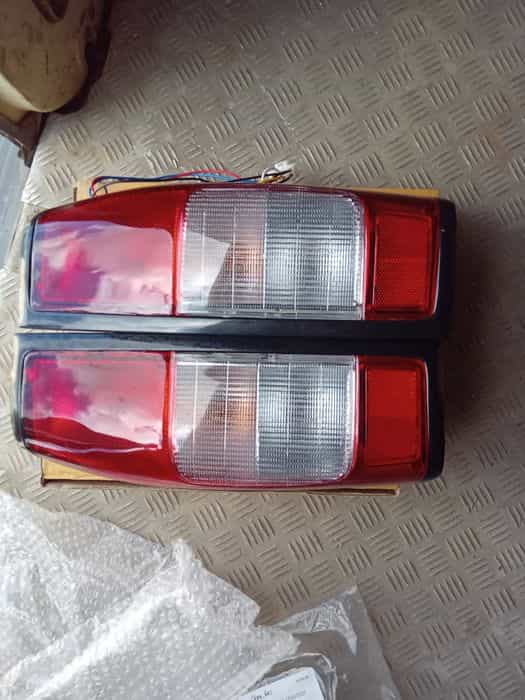 Lampa stop far spate nissan navara de la an 1998 la an 2010  stop nou