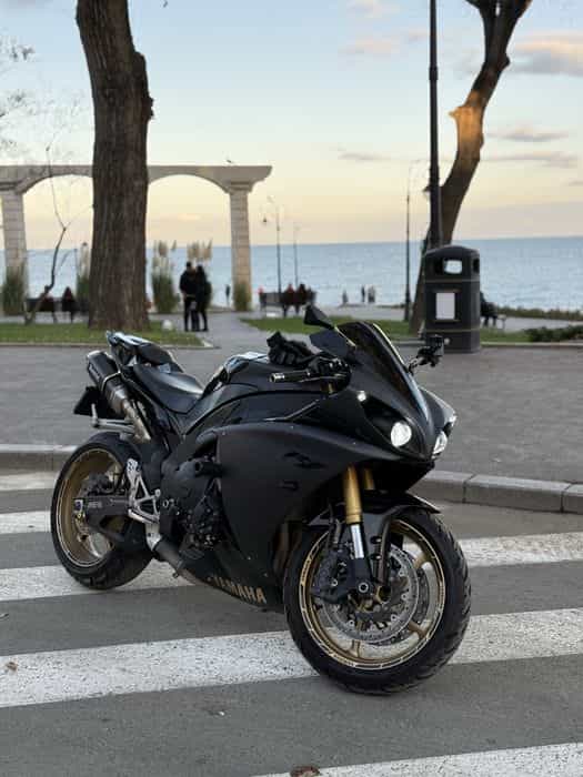 Yamaha R1 Big Bang 2009 - quickshifter, evacuare Akrapovic