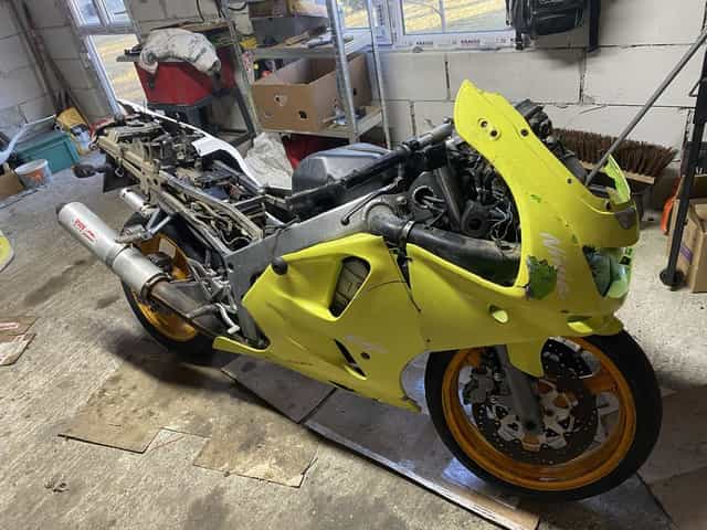 Dezmembrez kawasaki ninja zx6r 1996-1998