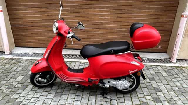 Vespa Primavera S 50 – 2020, roșu mat, 1.400 km