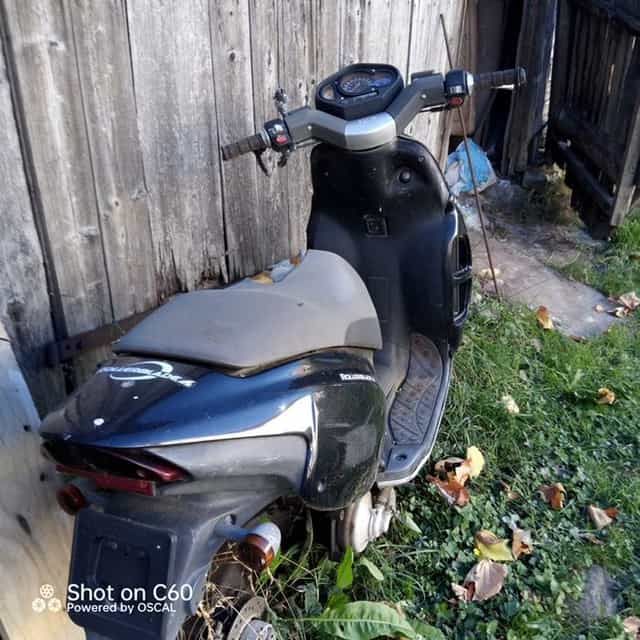 Vând 2 scutere unu Aprilia