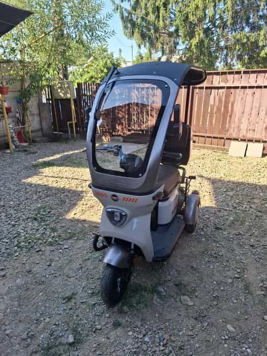 Scuter electric 3 roti