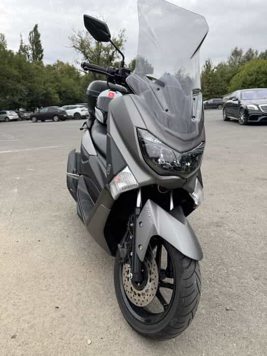 Yamaha Nmax  se conduce și cu B