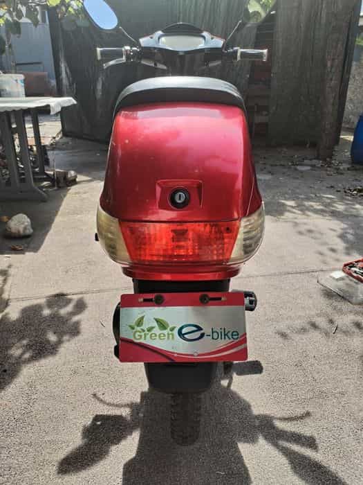 Scuter cu pedale pentru LIVRATORI