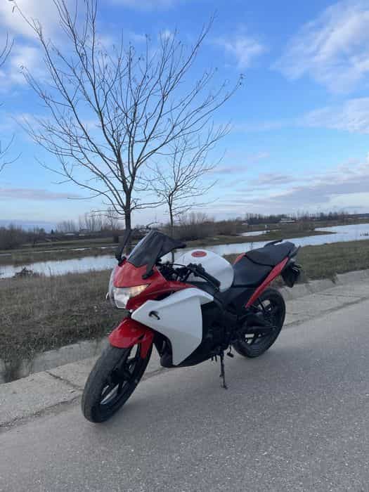 Honda cbr125r 2012