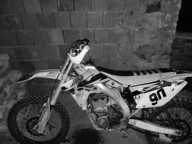 Vând cross Suzuki rmz 250 4 t 2008 dau la schimb ori ce mașină passat