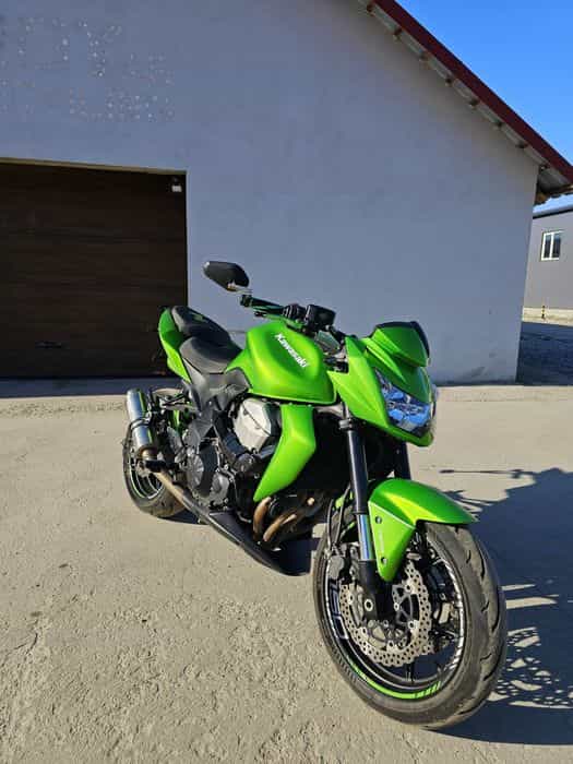 Kawasaki Z750 cu ABS, evacuare STORM, șa custom